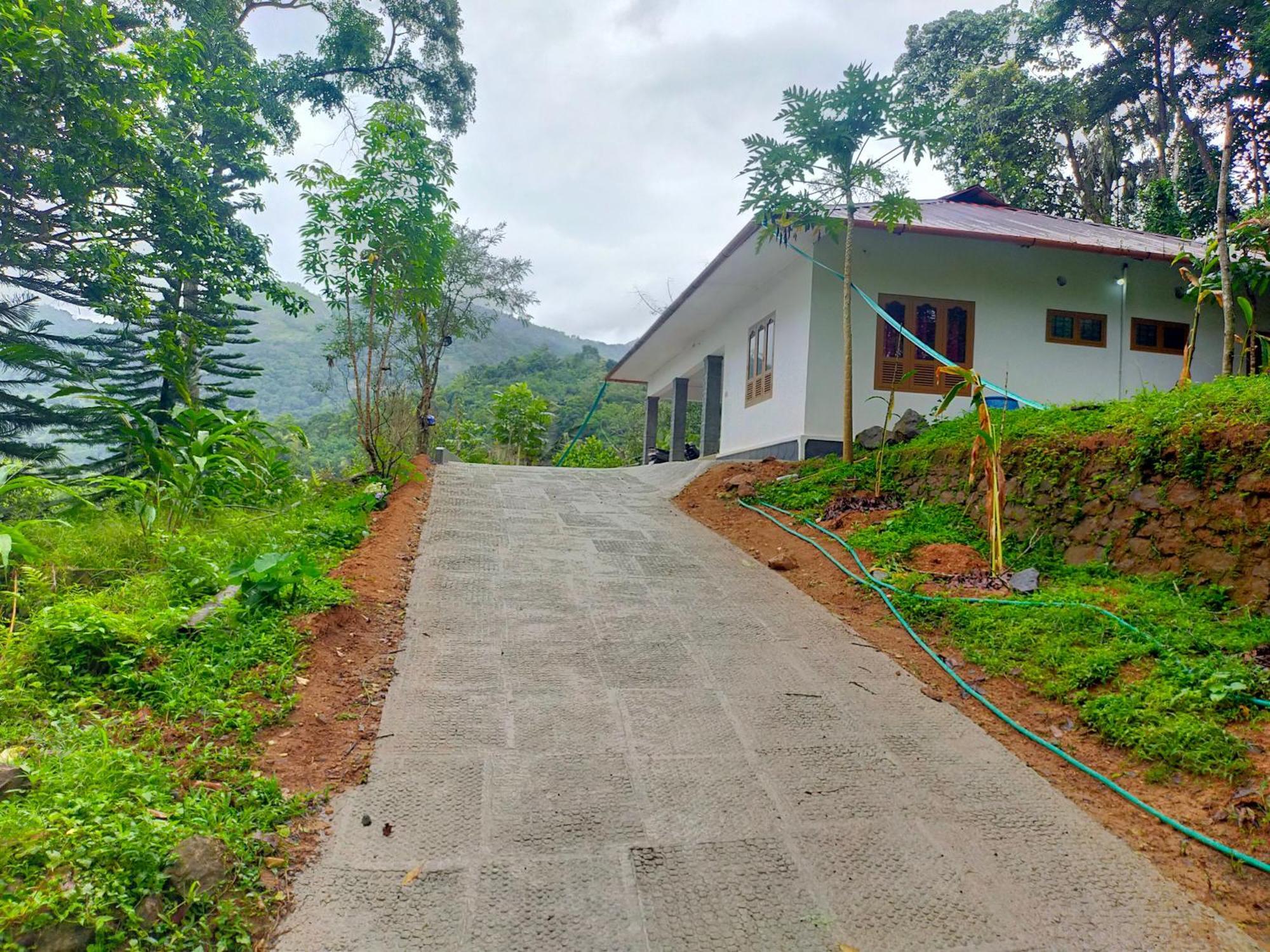Anivilla Holiday Home Kunjithanny Anachal Esterno foto