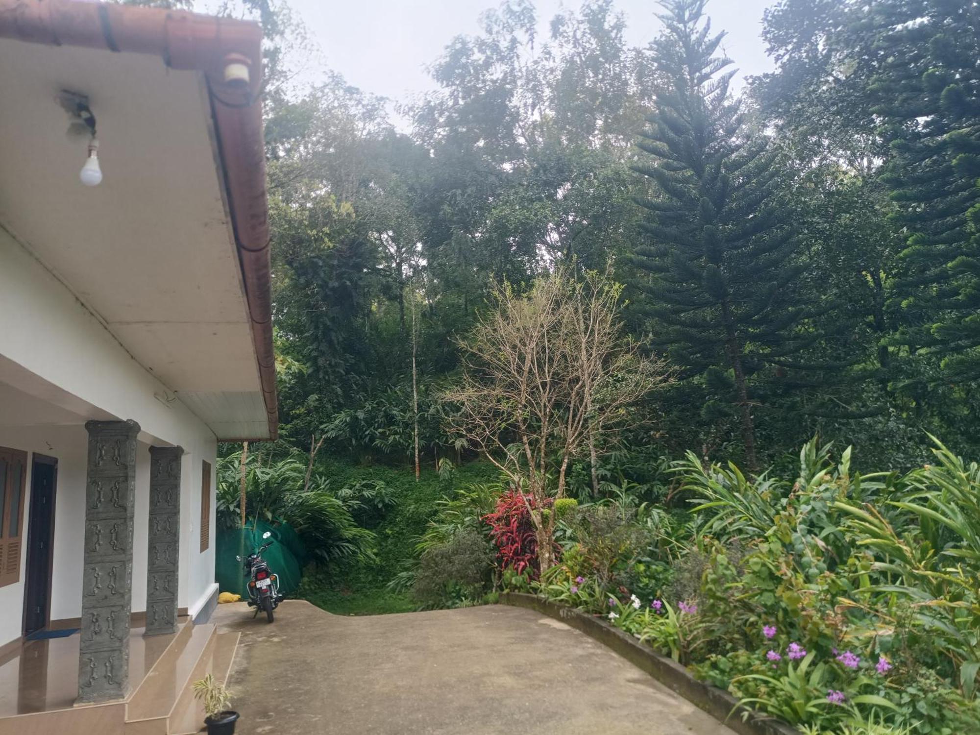 Anivilla Holiday Home Kunjithanny Anachal Esterno foto