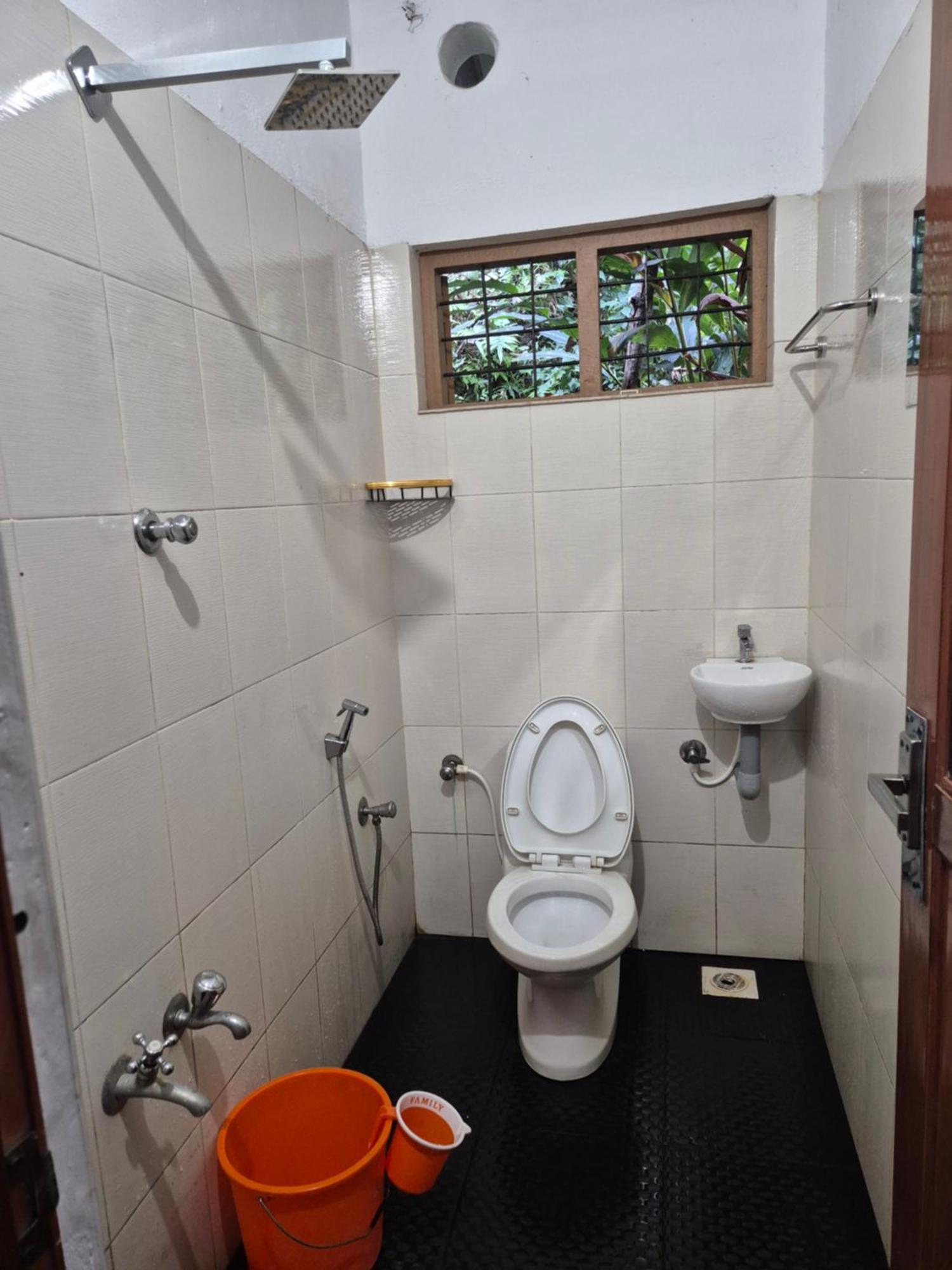 Anivilla Holiday Home Kunjithanny Anachal Esterno foto