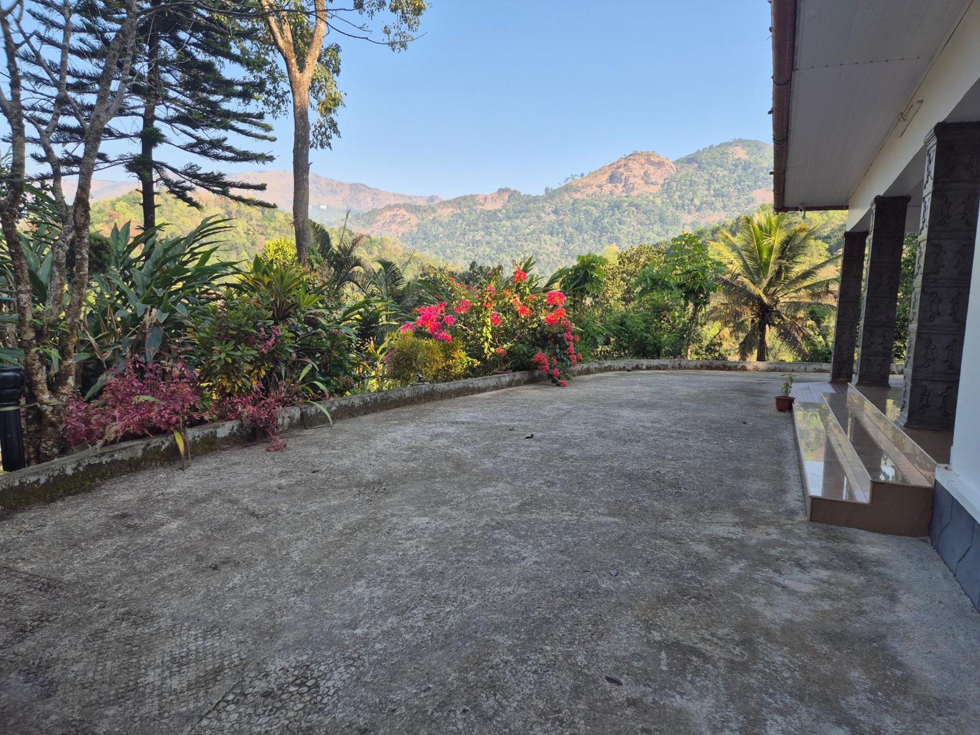 Anivilla Holiday Home Kunjithanny Anachal Esterno foto