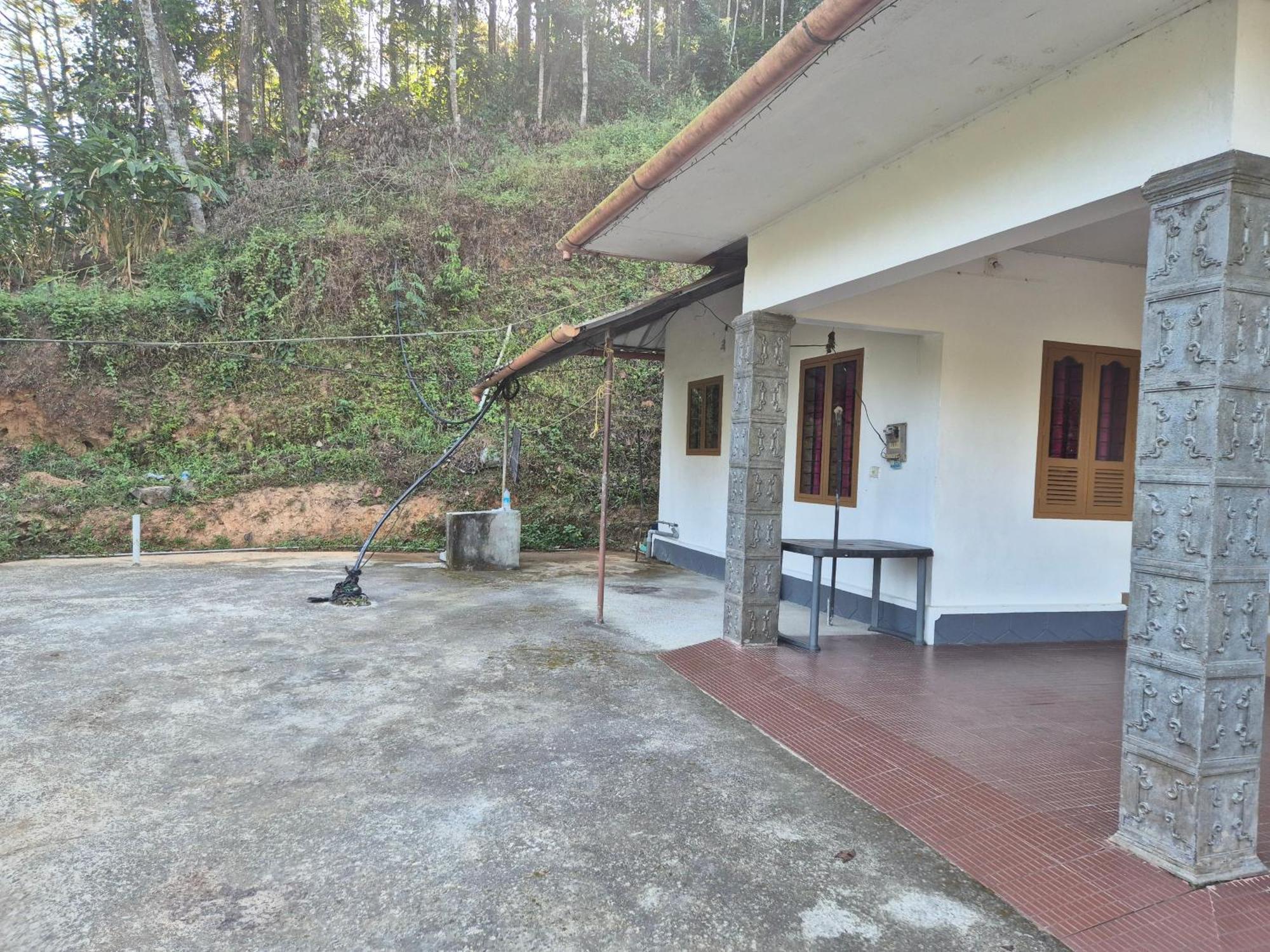 Anivilla Holiday Home Kunjithanny Anachal Esterno foto